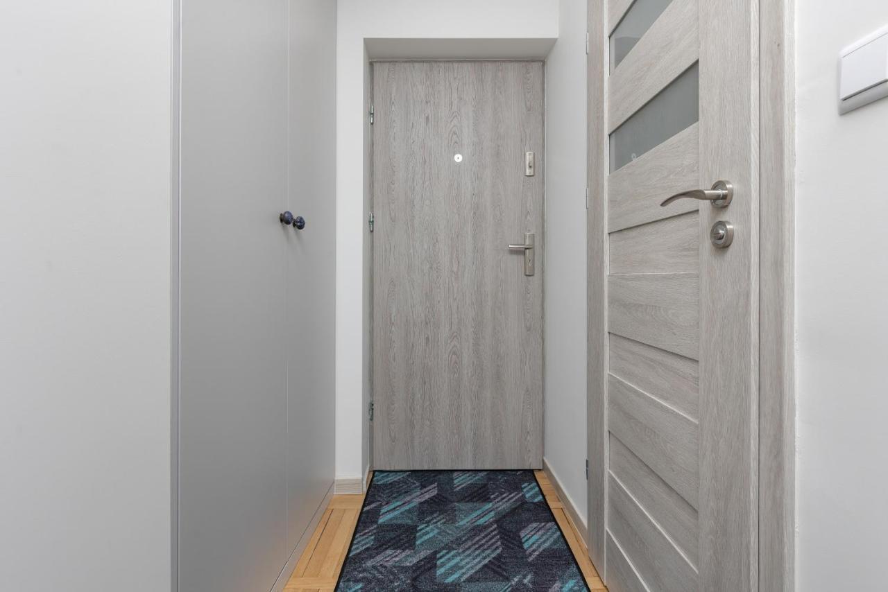 Cozy And Comfortable Wola Apartment By Noclegi Renters Warschau Exterior foto